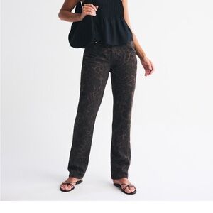 Abercrombie & Finch Mid Rise 90s Straight Leopard Print Jeans curve love jeans